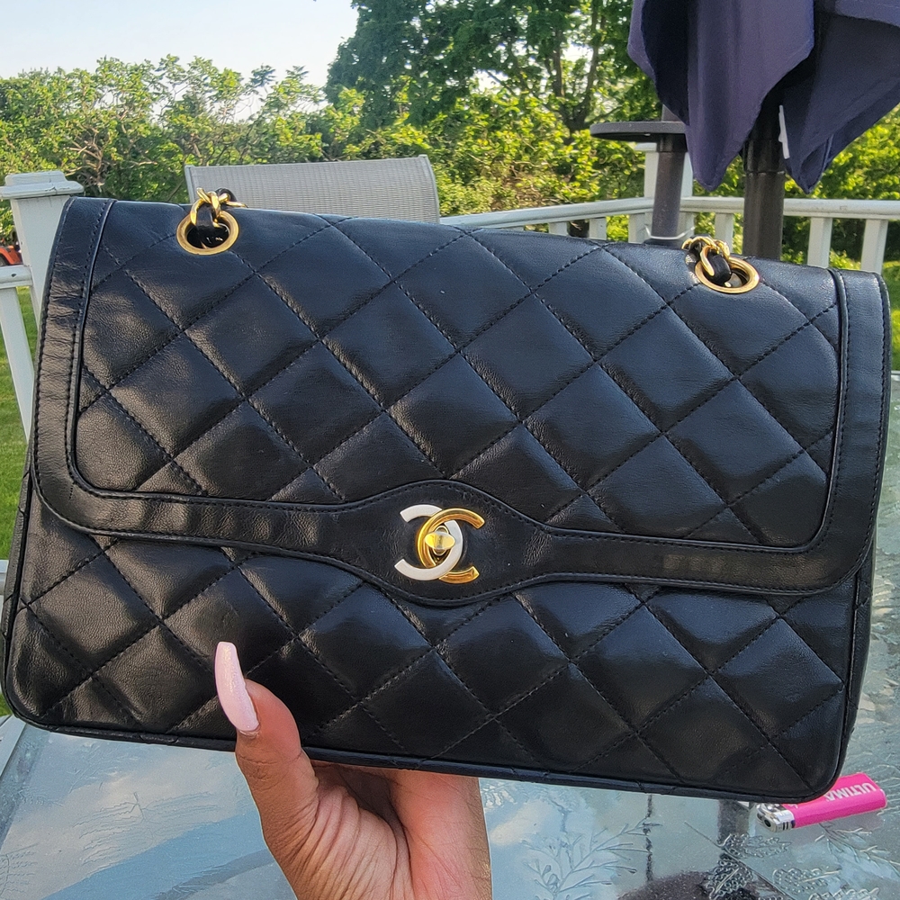 Chic Black Quilted Leather Shoulder Bag - Picture 11 of 16